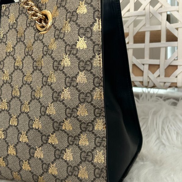 GUCCI GG Supreme Bee Padlock Tote, Medium - Picture 4 of 16